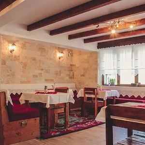 Friends' & Albergue Gjirokastër